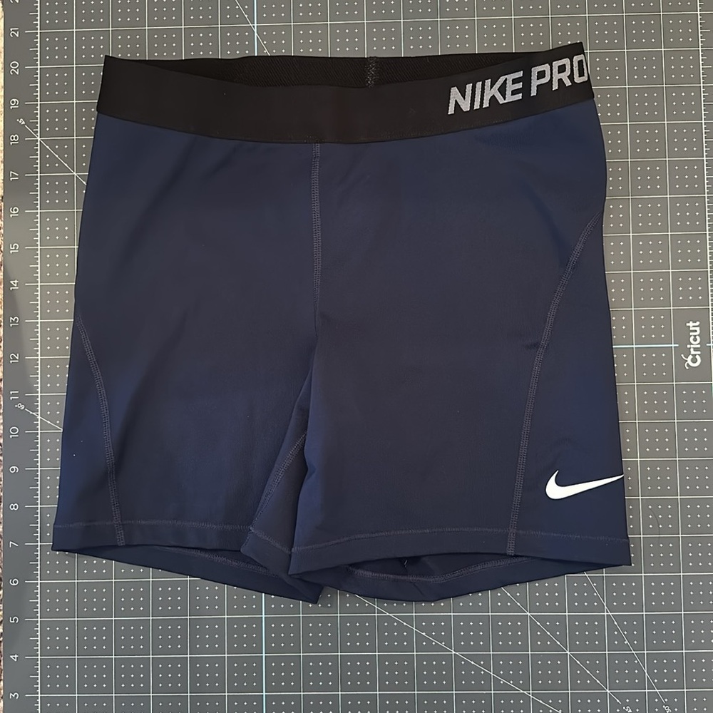 Nike pro women’s size large navy shorts - Picture 6 of 8
